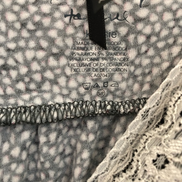 Negligee size small by Kensie. - Picture 5 of 5